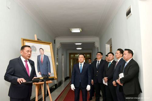 ubpress/image/2025/04/28/ocb31vzrel2mq5dh/М.Энхболд